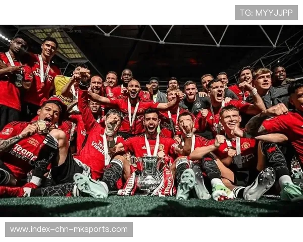 曼联攻防兼备,球队整体更协调,曼联队的么 曼联攻防兼备,球队整体更协调,曼联队的么