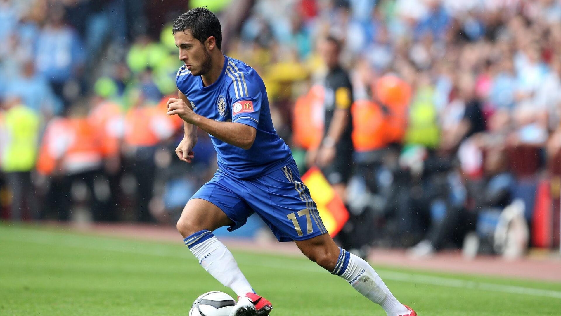 世界杯球员访问校园活动 众多孩子与偶像面对面交流